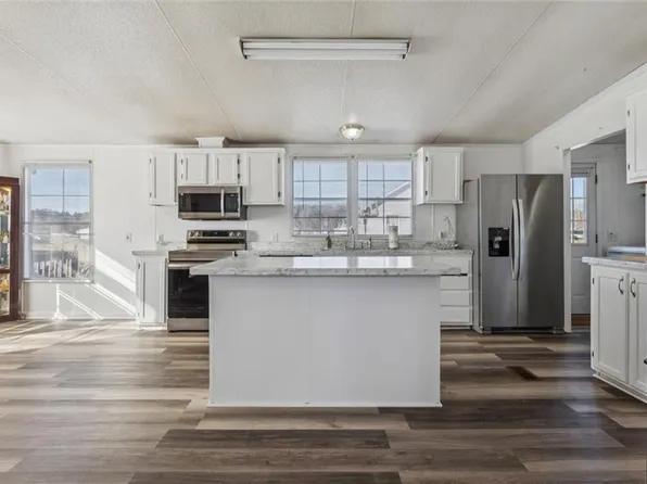 410 Brian Ct, Waverly, VA 23890