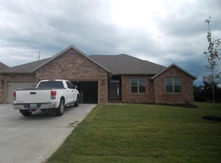 5049 E Hedgerow Dr, Springfield, MO 65802