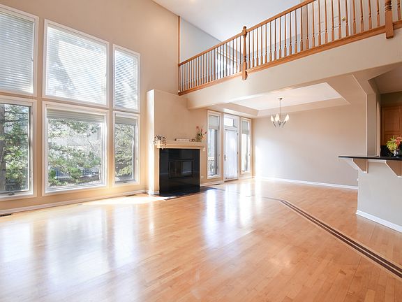 4th image of 776 N Franklin Ave