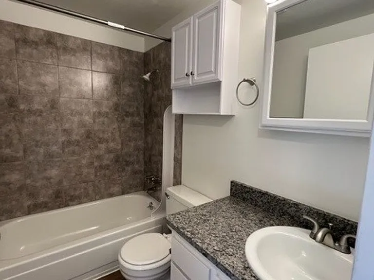 1134 W 10th St — Photo 10