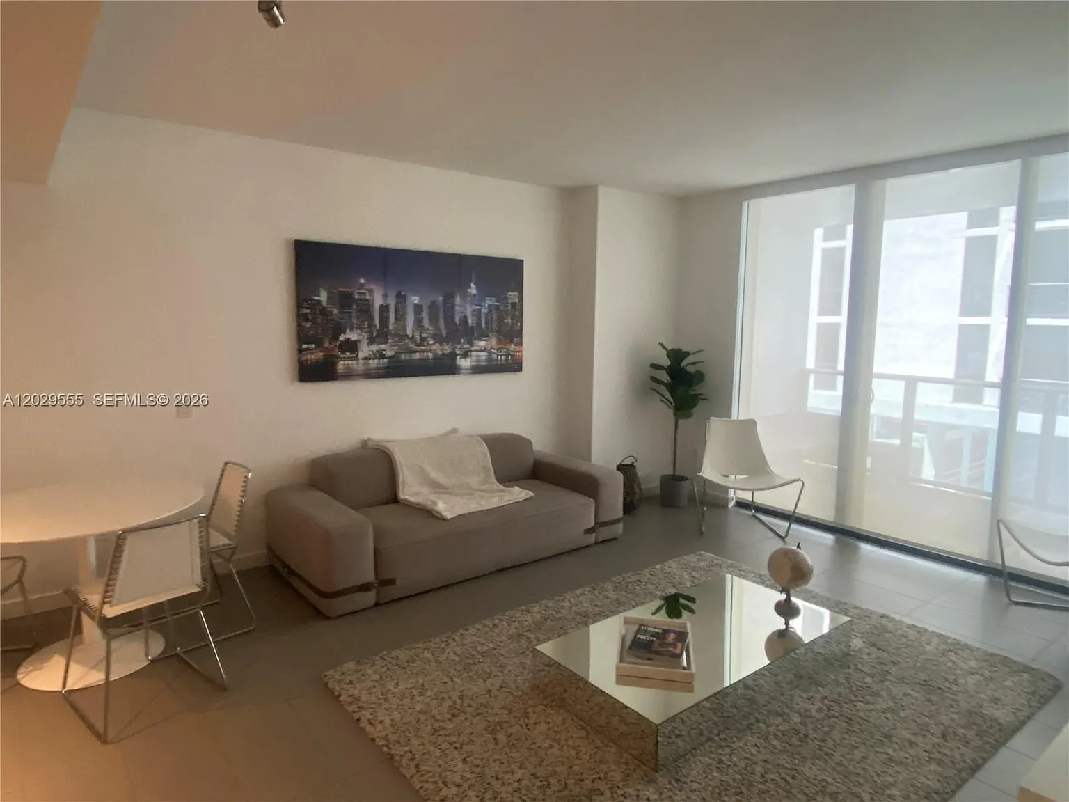 Canvas Condo — Photo 4