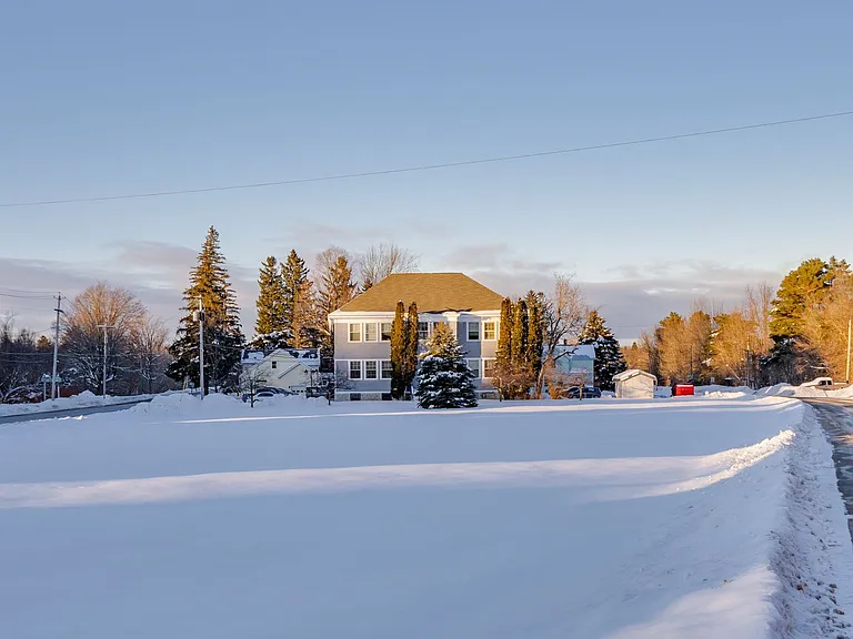 44 Riverside Dr — Photo 21