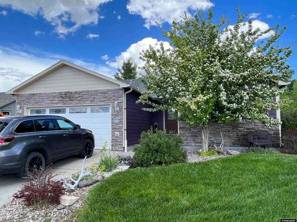 806 18th St, Wheatland, WY 82201