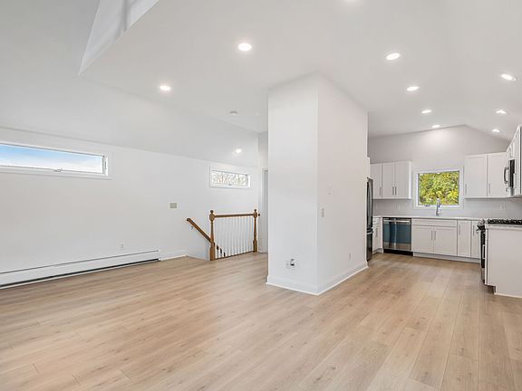 4th image of 71 Irvington St #2