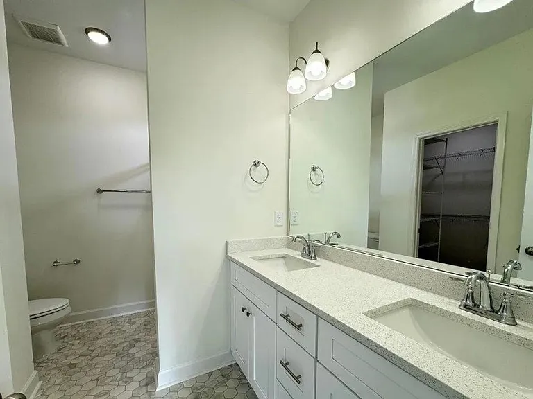 106 E Sillinger Dr — Photo 11