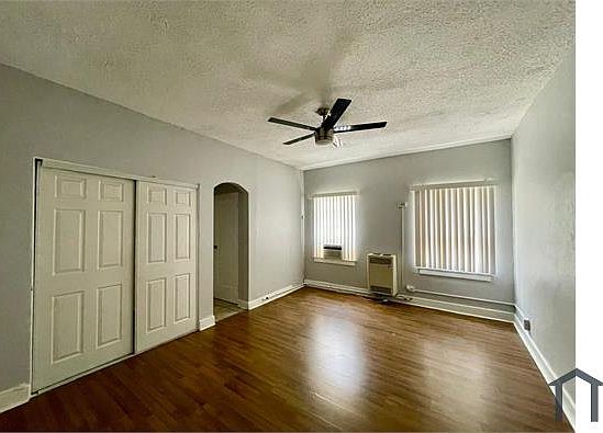 2nd image of 849 S Kenmore Ave #23