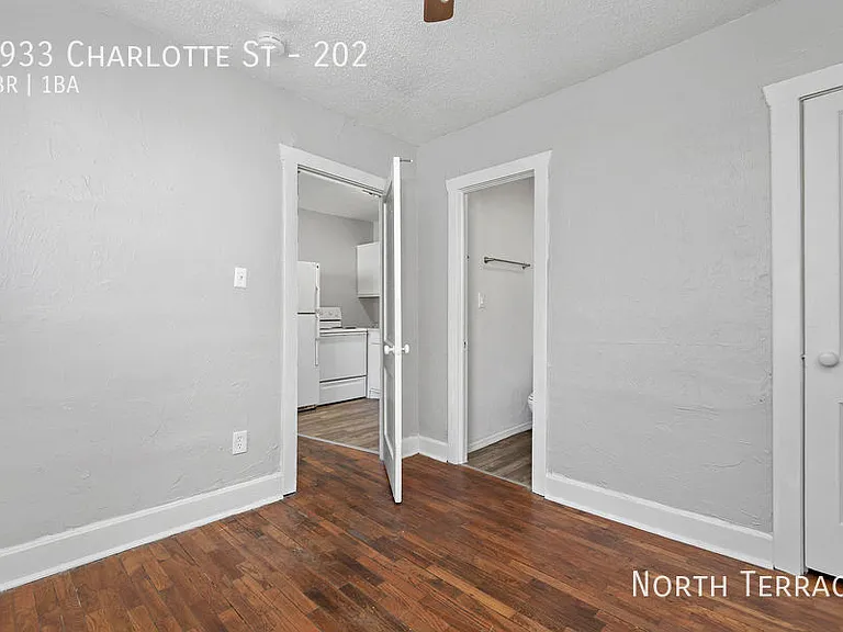 3933 Charlotte St #202 — Photo 9
