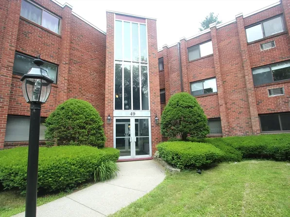 49 Windsor Dr APT 102, Holliston, MA 01746