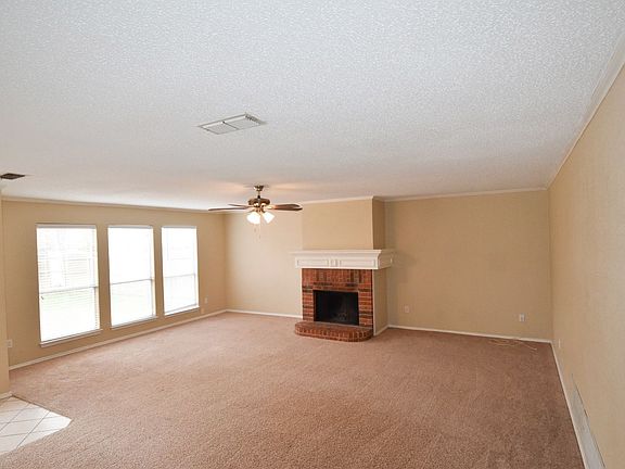 4th image of 4008 Heritage Way Dr