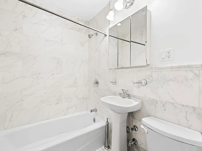 330 E 58th St #5A — Photo 5