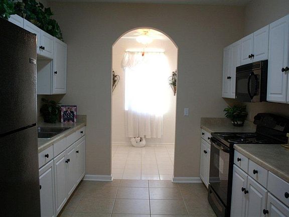 4th image of 370 Leafy Ln