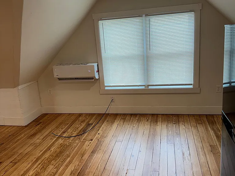 302 E Market St #3 — Photo 5