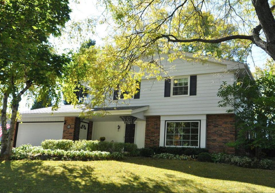 1st image of 1711 Holly Ln