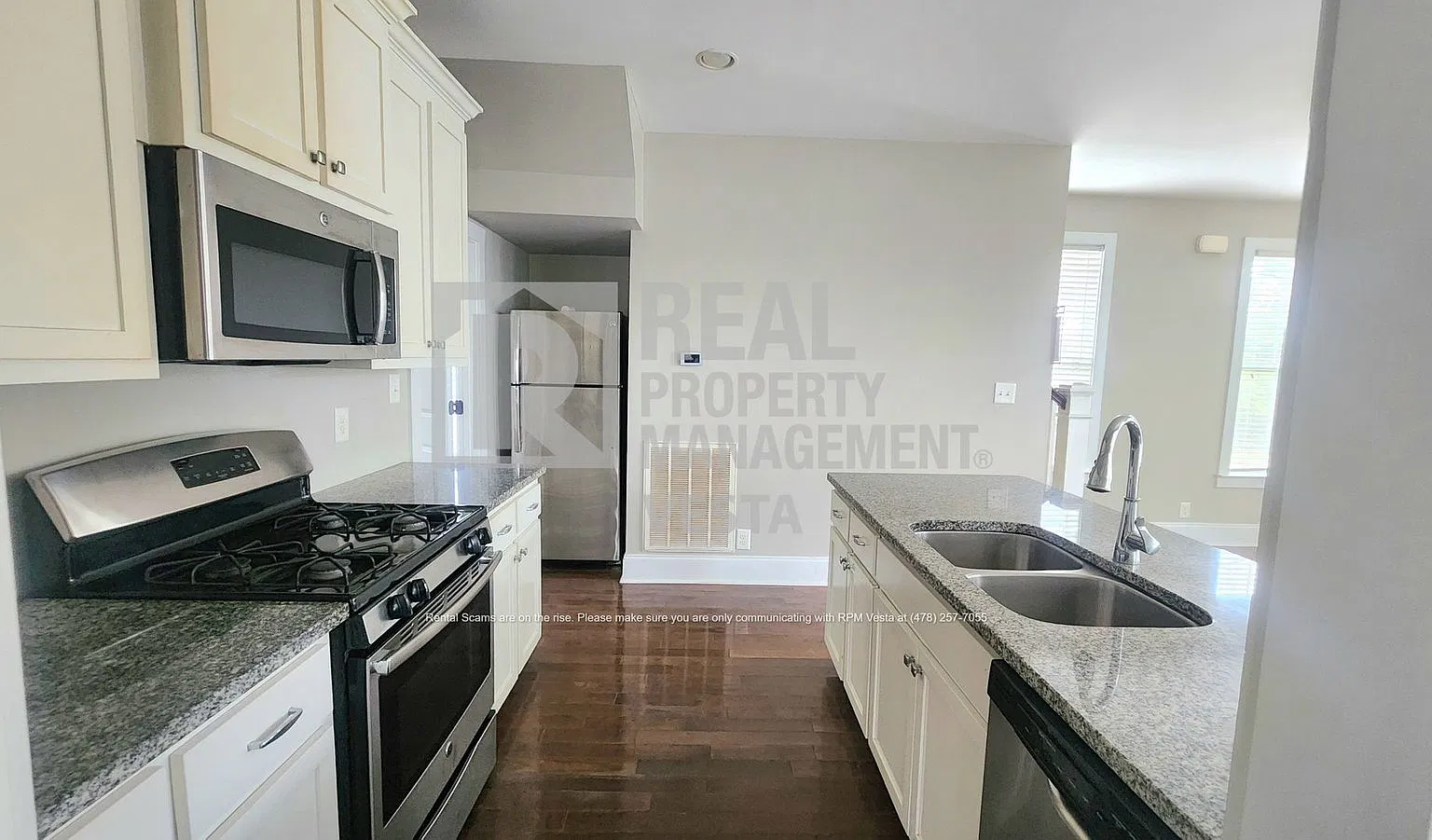 3 bed, 2.5 bath, 1267 sqft, $1,600 — Photo 3