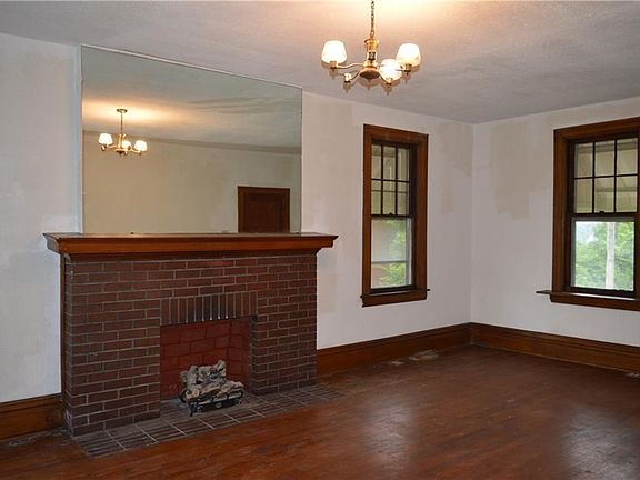 5th image of 827 Quincy St
