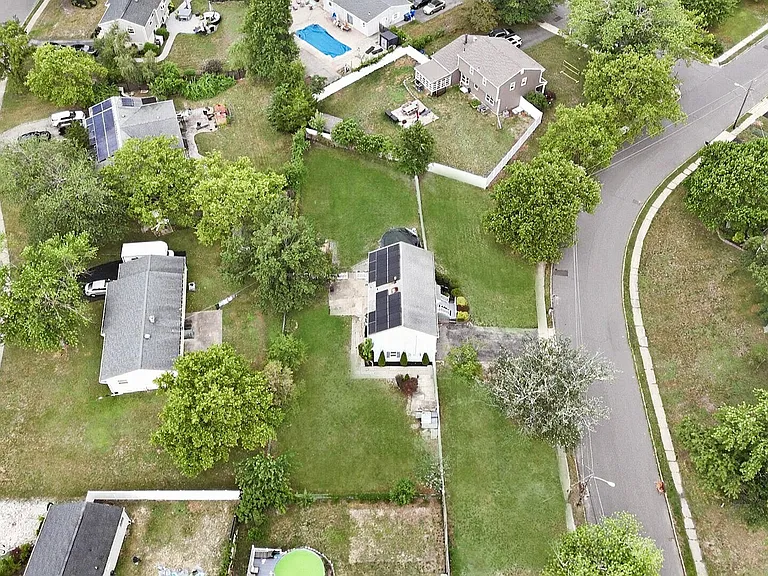 1029 Lucy Ln — Photo 25