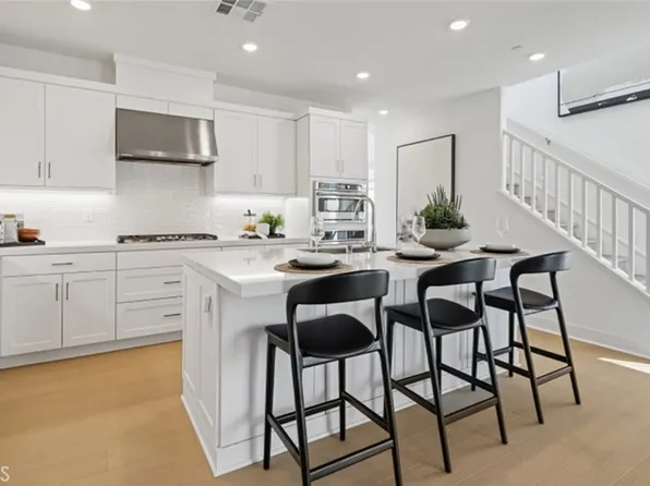 668 Edward Scholle Dr, Camarillo, CA 93010