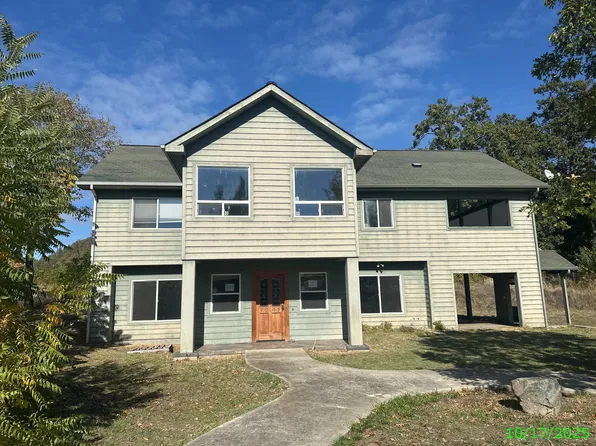 1690 NE Beacon Dr, Grants Pass, OR 97526