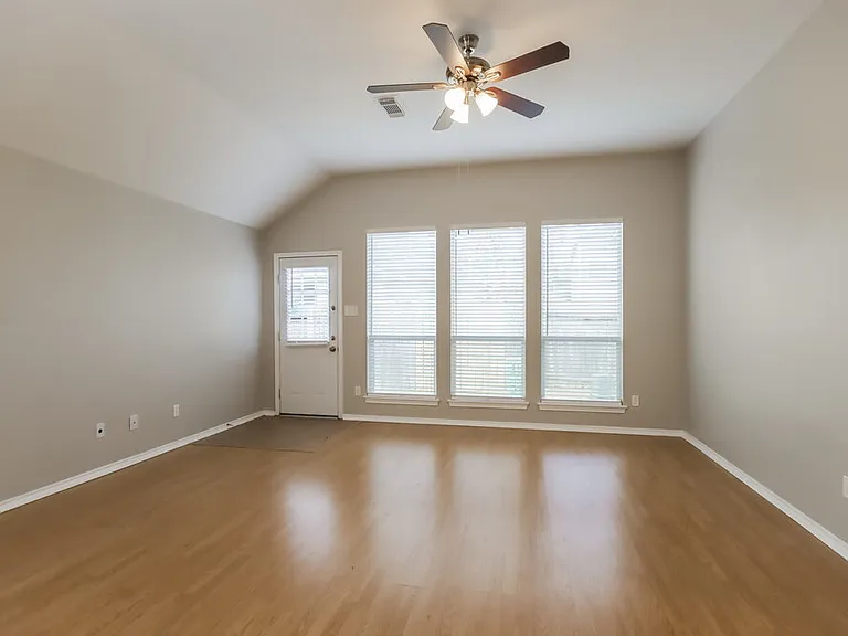 15823 Scenic Water Dr — Photo 3