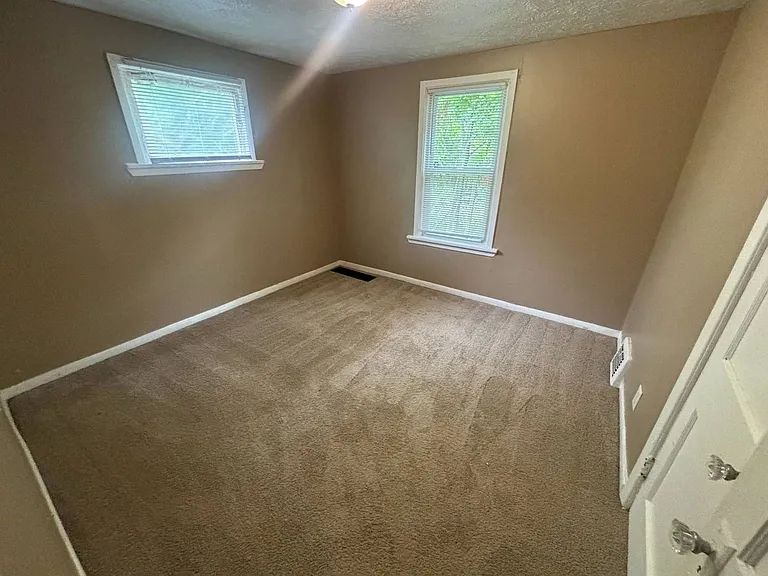 3301 E 143rd Street Cleveland OH 44120 — Photo 10