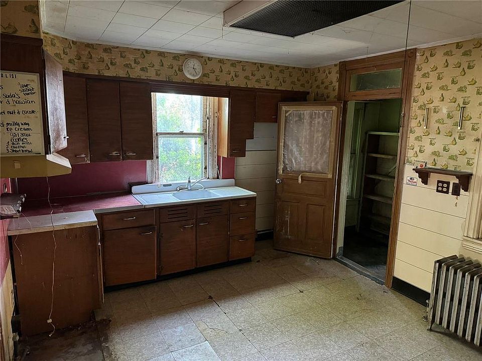 621 Howertown Rd, Catasauqua, PA 18032 Zillow