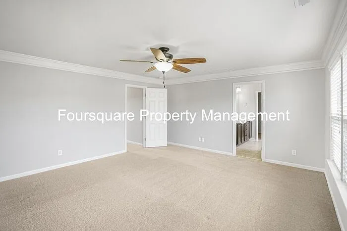 100 Cabot Dr — Photo 25