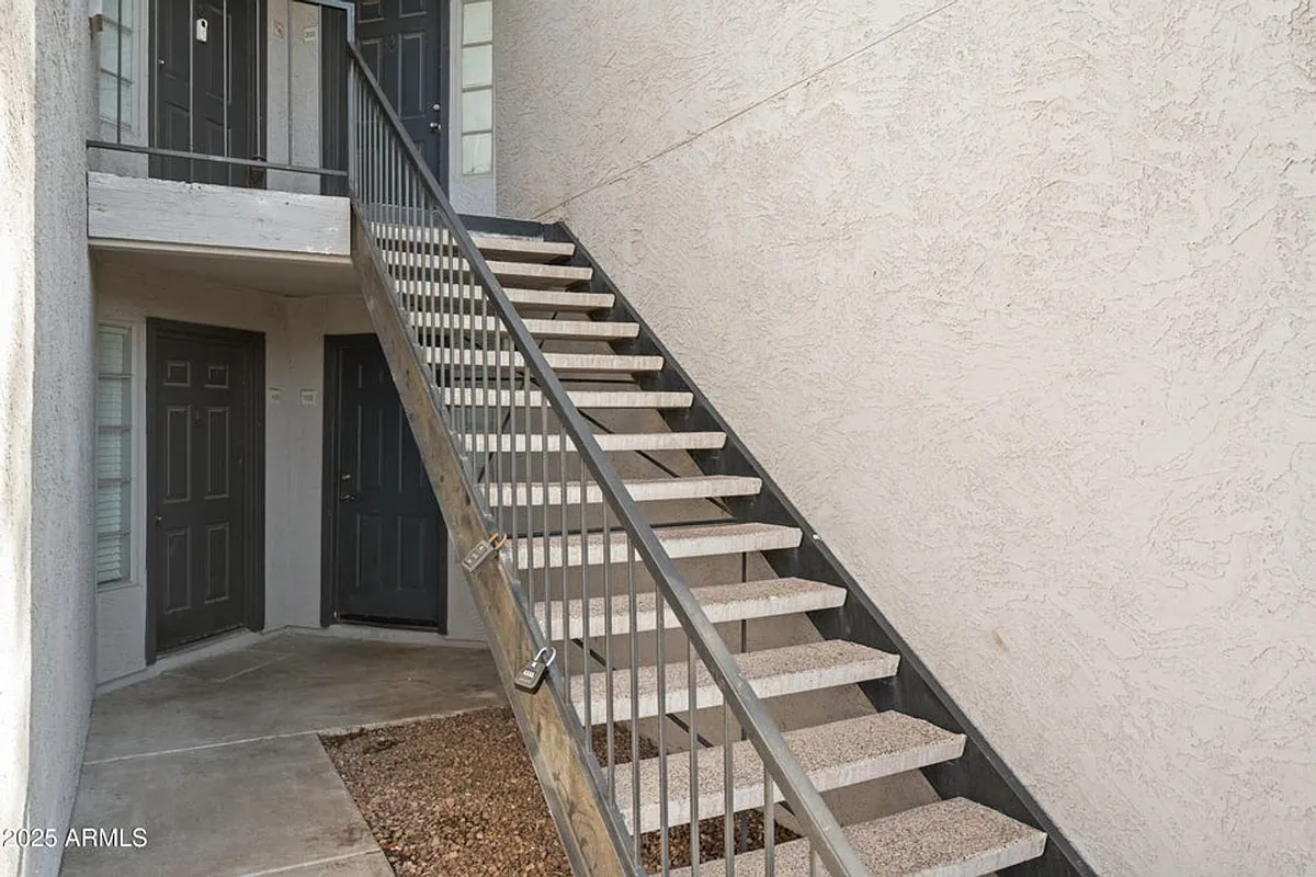 Building Photo - 4410 N Longview Ave #223