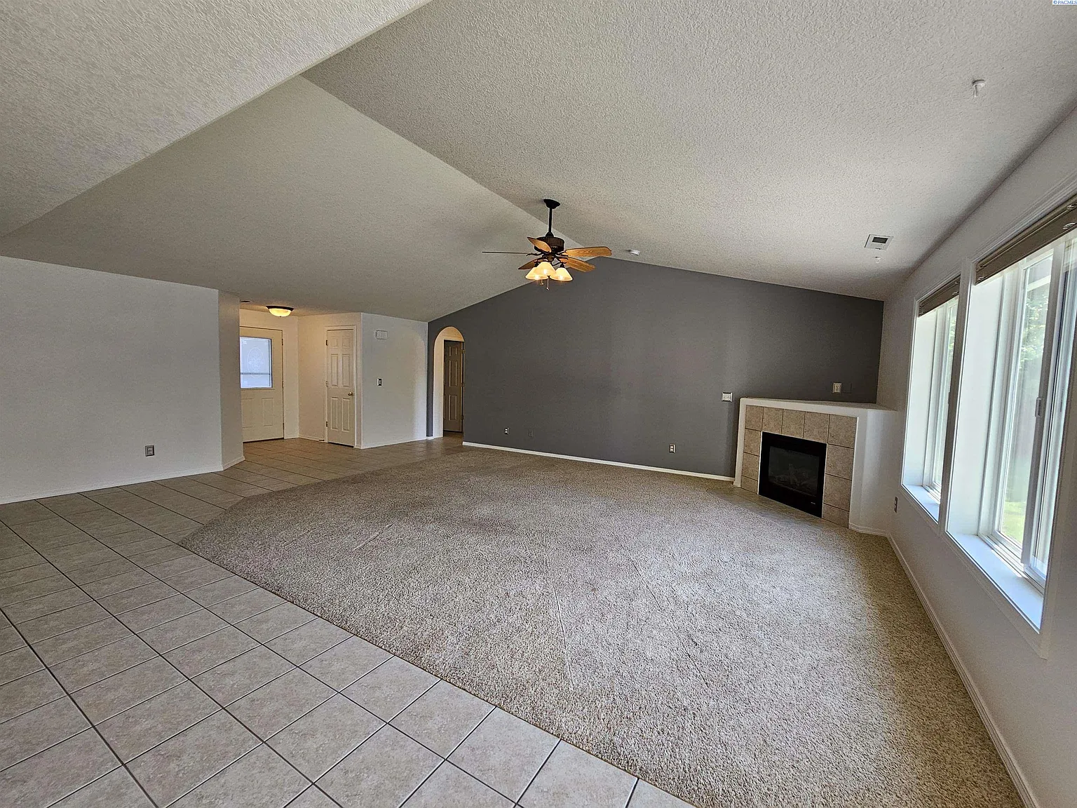 4 bed, 2.0 bath, 1941 sqft, $2,595 — Photo 4