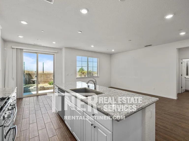 8082 Avanti Dr — Photo 3