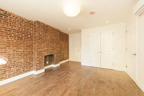 Rented by Link NY Realty | media 44