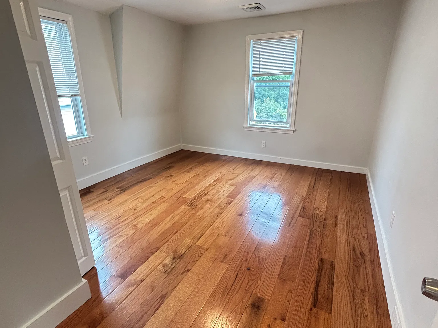 2 bed, 1.0 bath, $1,800 — Photo 3