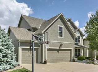 22024 W 70th St, Shawnee, KS 66226