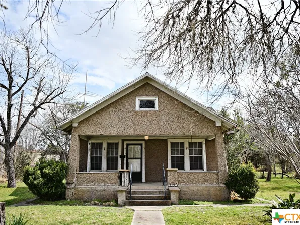 411 N Terry St, Cuero, TX 77954