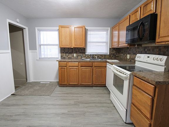 5th image of 1110 Acorn Cir