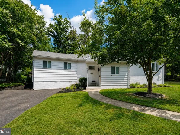 3237 Dye Dr, Falls Church, VA 22042