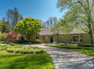 8160 N Gray Log Ln, Fox Pt, WI 53217