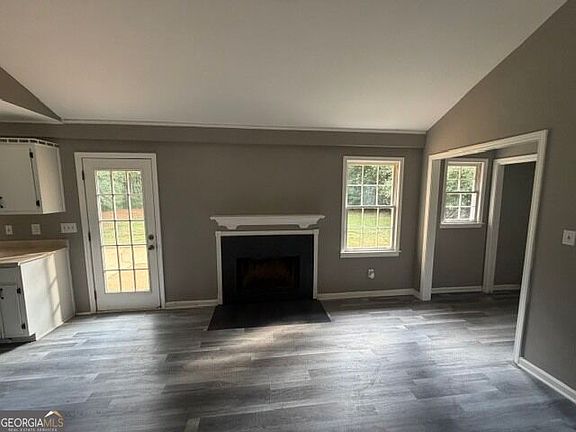 4th image of 55 Valley Ct