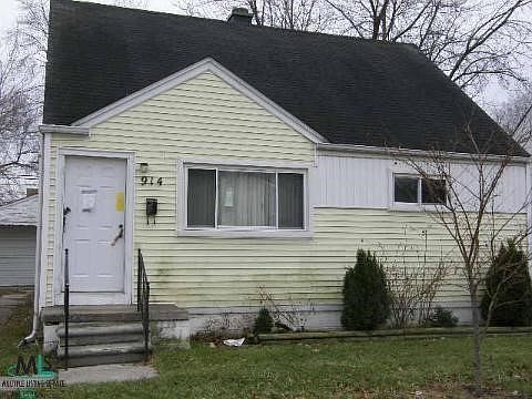 1st image of 914 S Barrett Ave