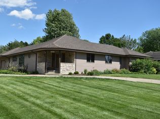 340 Carriage Hill Ct, Sugar Grove, IL 60554