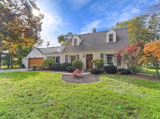 585 Rosedale Dr, Elm Grove, WI 53122