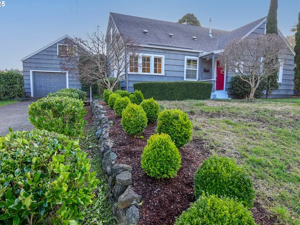 1149 Juniper Ave, Coos Bay, OR 97420