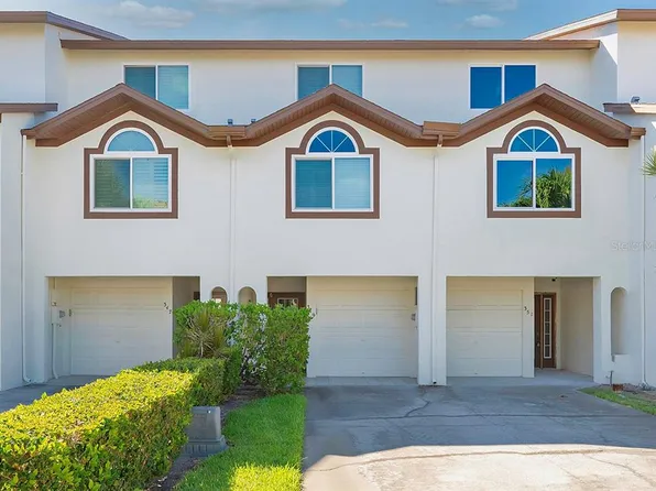 349 Madeira Cir, Tierra Verde, FL 33715