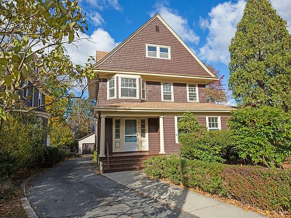 5th image of 411 Richmond Ave