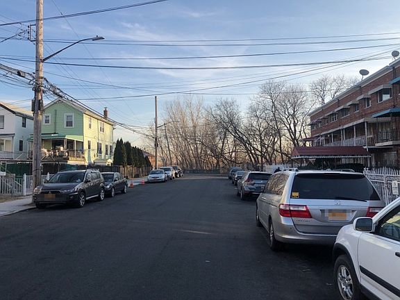 5th image of 417 Saint Lawrence Ave