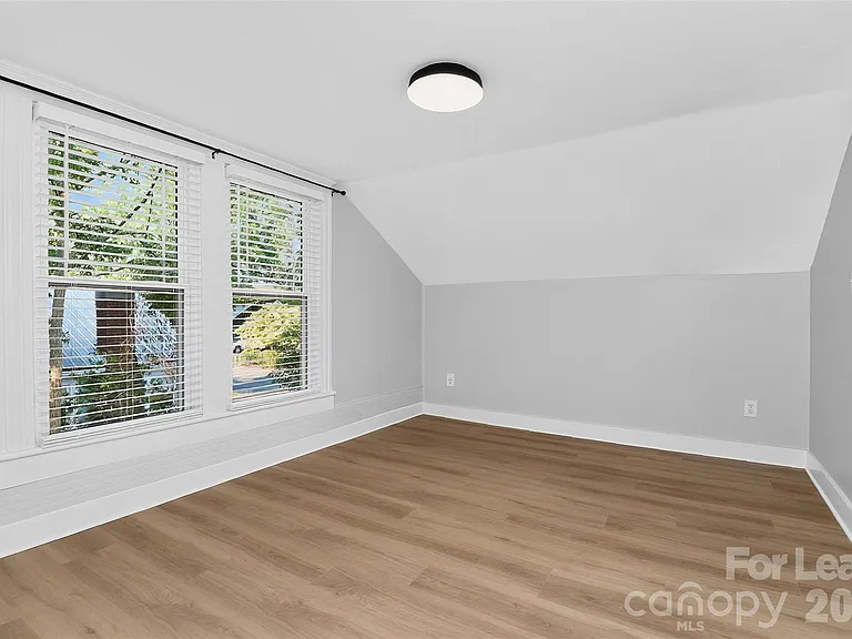 204 E McNeely Ave — Photo 27