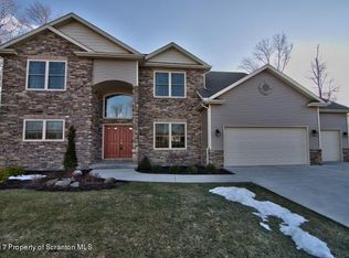 201 Carpenter Hill Rd #L-4, Clarks Summit, PA 18411