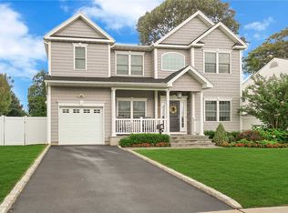12 Marsak Ln, Syosset, NY 11791
