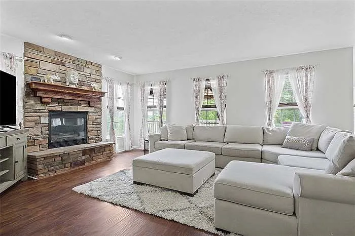 5702 Stockbridge Ct — Photo 12