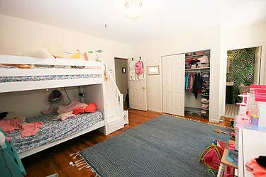 Rented by R New York