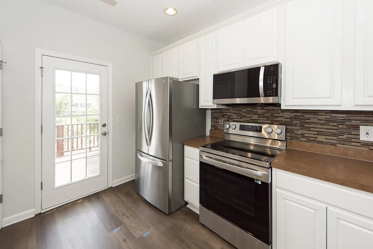 Building Photo - 547 McLernon Trce